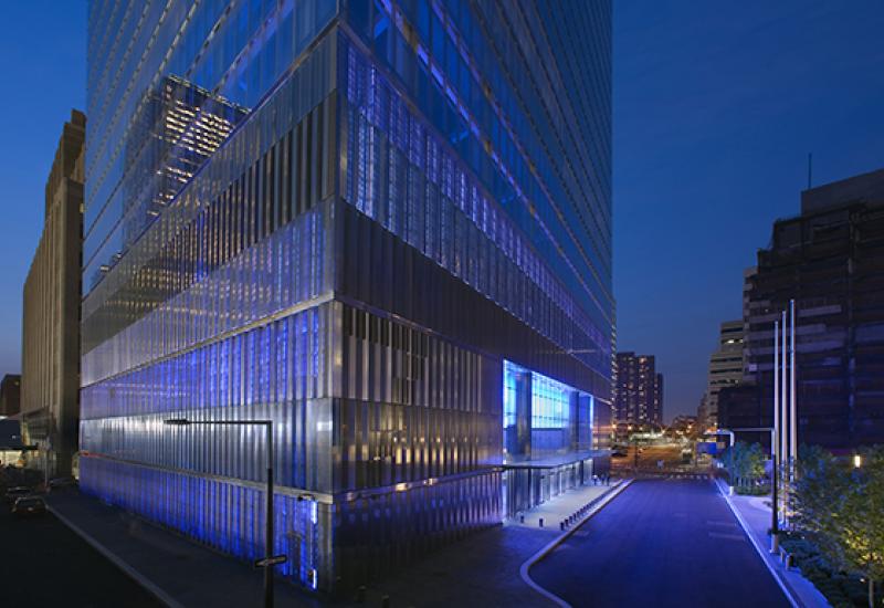 James Carpenter: Seven World Trade Center, Exterior – Podium Light Wall, 2002-07 (Night)